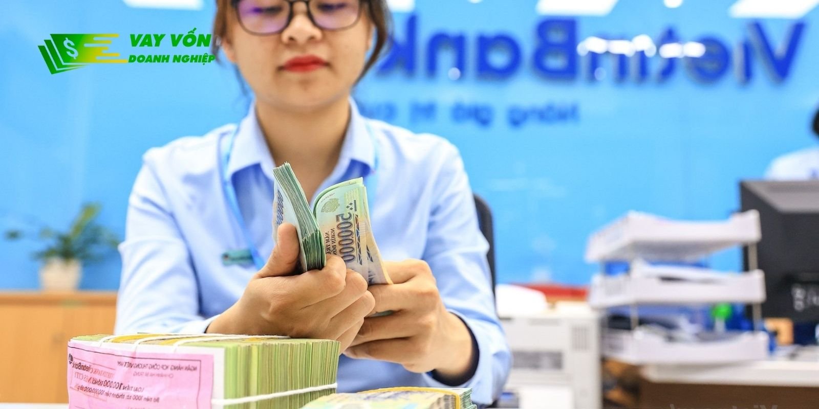 Hình ảnh minh họa khi bạn đi vay tiền ở ngân hàng