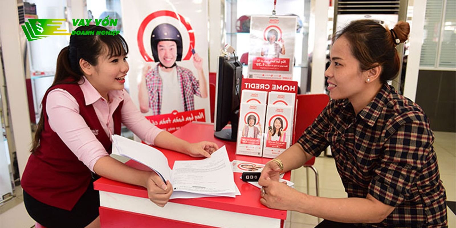 Minh họa hình ảnh khách hàng đến làm hồ sơ ở Home Credit